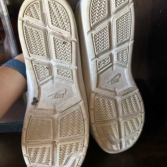 Nikes - Picture 6 of 6